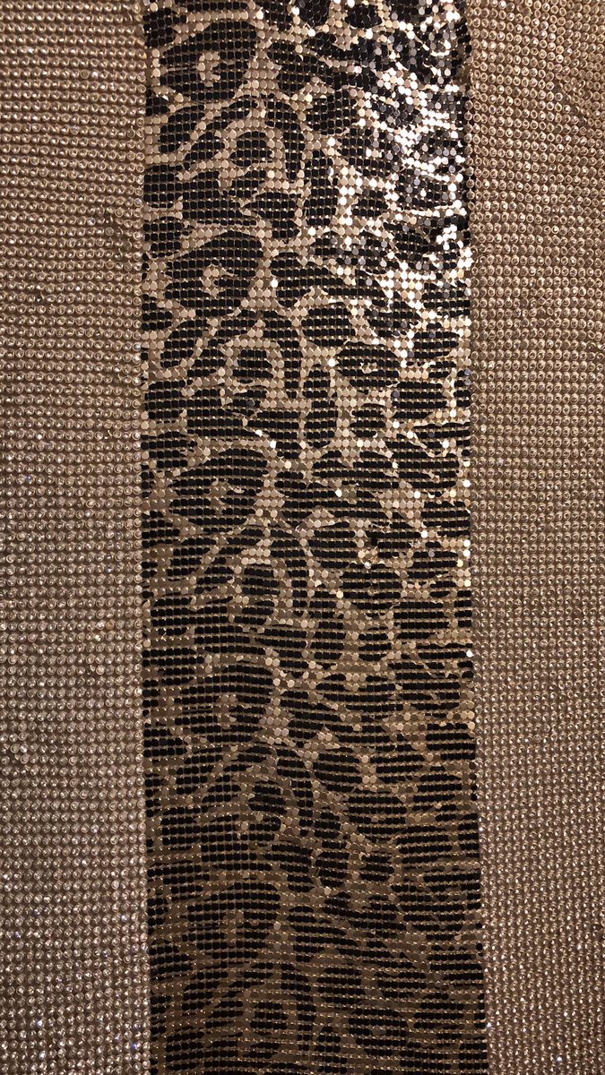 AtelierRioux's tweet photo. Metal Mesh Fabric x Crystal Mesh Fabric 
For orders and more information please email us at info@atelierioux.com or send us a WhatsApp at +33640771828 
#fashiondesigner #designer #textiles #fabrics https://t.co/7Jg8n2Ry1d