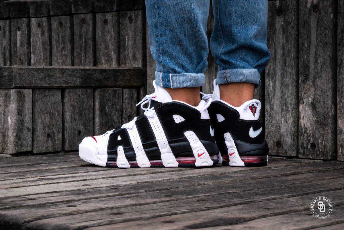 スニーカーもアパレルも買うならスニダン スニーカーダンク 明日8 33 再販 Nike Air More Uptempo White Black University Red 復刻を果たしたモアテン ゼブラ がbillysオンラインにて8 33 再販 T Co Msxwvfjhid モアテン ナイキ