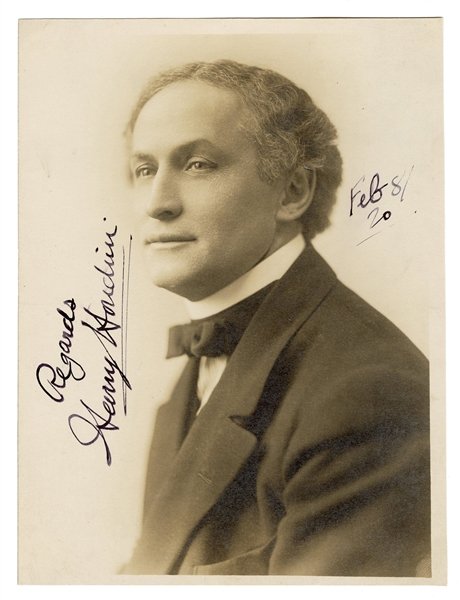 LeeAsherMagic's tweet photo. Signed #Houdini stuff. Go check it out. Now is your chance to own a piece of #magic history! Up for auction this Saturday at @PnPAuctions.
Do it! #Houdini #Ad #MagicAuction
https://t.co/7TVVcU6O2p https://t.co/ehMclK8uZe