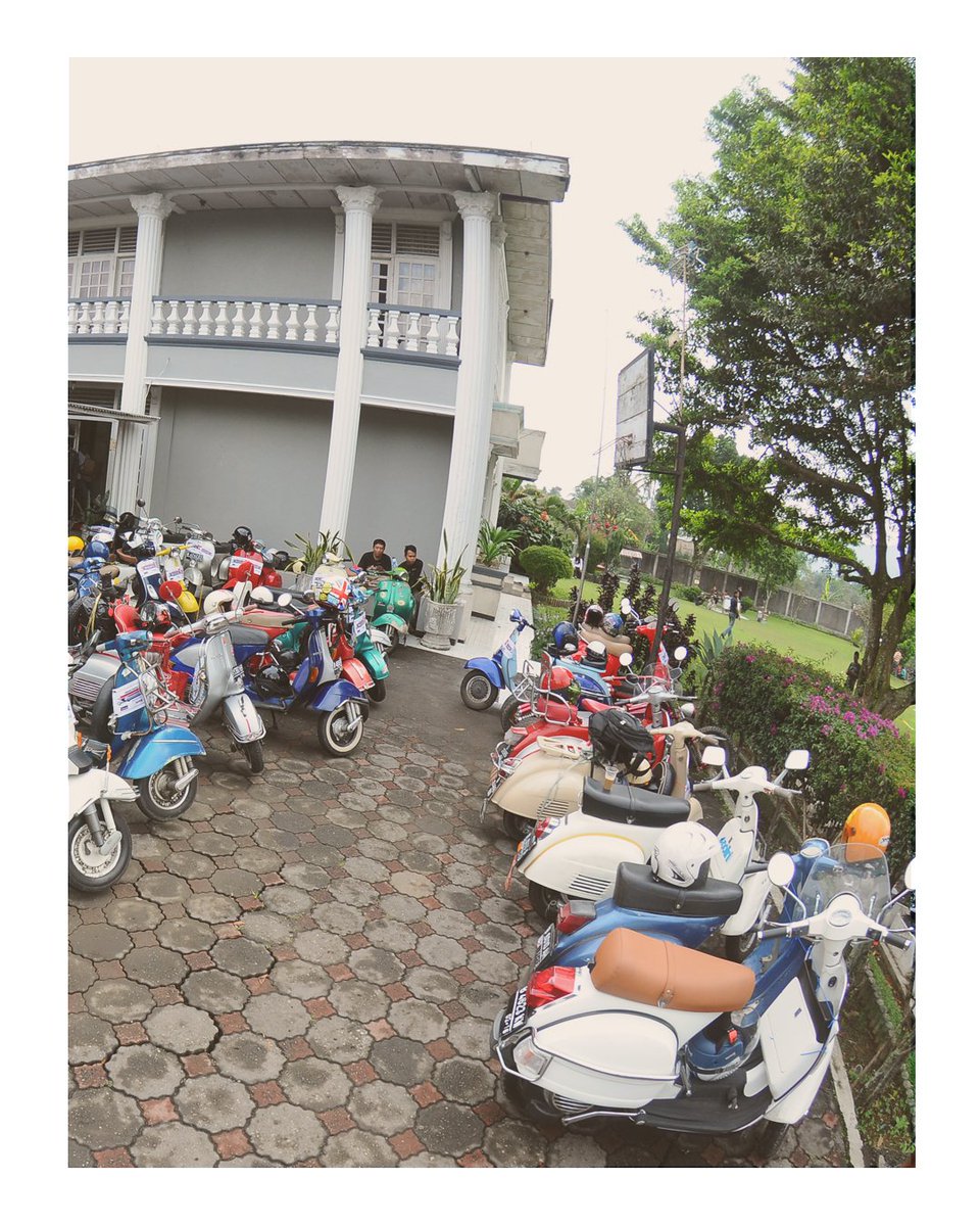 team's photo
_________________________________
#vespa #piaggio #vespa_official #vespaworld #setaradivespa #indonesiavespadayscommunity #invadr #indonesiavespadays #vespacommunity #vespaclub #vespafamily #vespafreaks #vespagroup #vespagram #modernvespa #vespaklasik #ivd2012