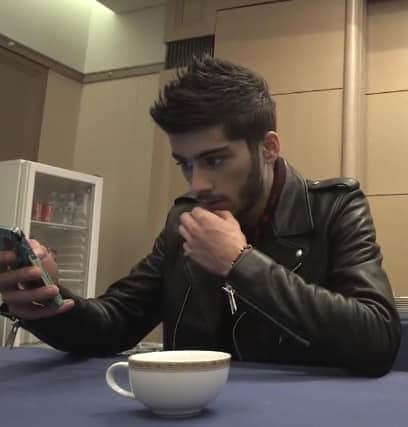 Alyteletubbie25's tweet photo. Zain después de ver que Lou lo siguió en Twitter y lo agregaron a un grupo de WhatsApp "10 years"
#10YearsOfOneDiretion 
#10YearsOfOneDirection https://t.co/DMeJuYV16G