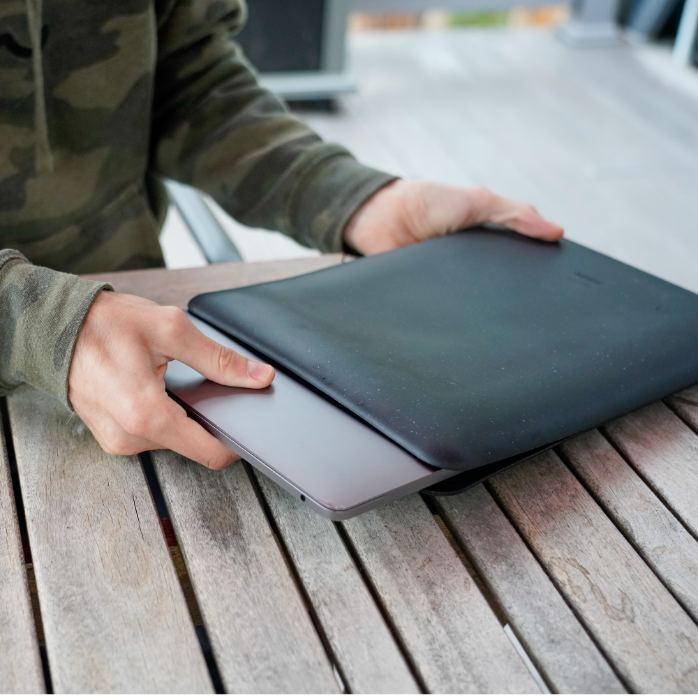 explorelander's tweet photo. Introducing Argo. Water resistant, adventure-ready sleeve for #macbookpro and #macbookair. Link here: https://t.co/UZF2q1BHvy #outdoorgear #trailtostreet https://t.co/jLqsvjuI6C
