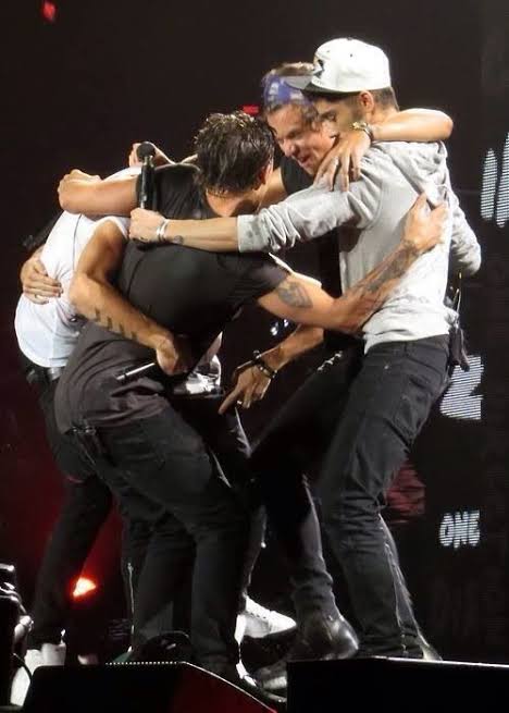 letxcuddlezayn's tweet photo. I JUST CAN'T CONTAIN MY HAPPINESS RIGHT NOW!!!??!!

#10YearsOfOneDirection https://t.co/g6XrKZhCoN