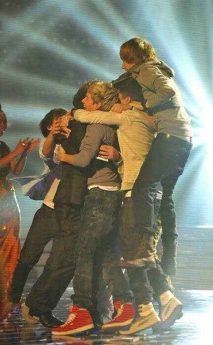 letxcuddlezayn's tweet photo. I JUST CAN'T CONTAIN MY HAPPINESS RIGHT NOW!!!??!!

#10YearsOfOneDirection https://t.co/g6XrKZhCoN