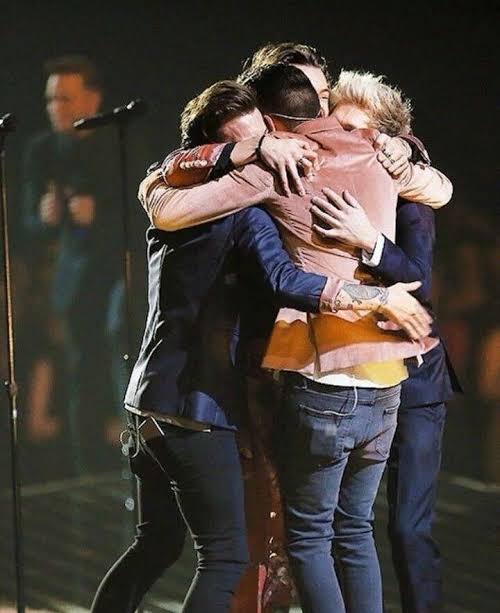 letxcuddlezayn's tweet photo. I JUST CAN'T CONTAIN MY HAPPINESS RIGHT NOW!!!??!!

#10YearsOfOneDirection https://t.co/g6XrKZhCoN