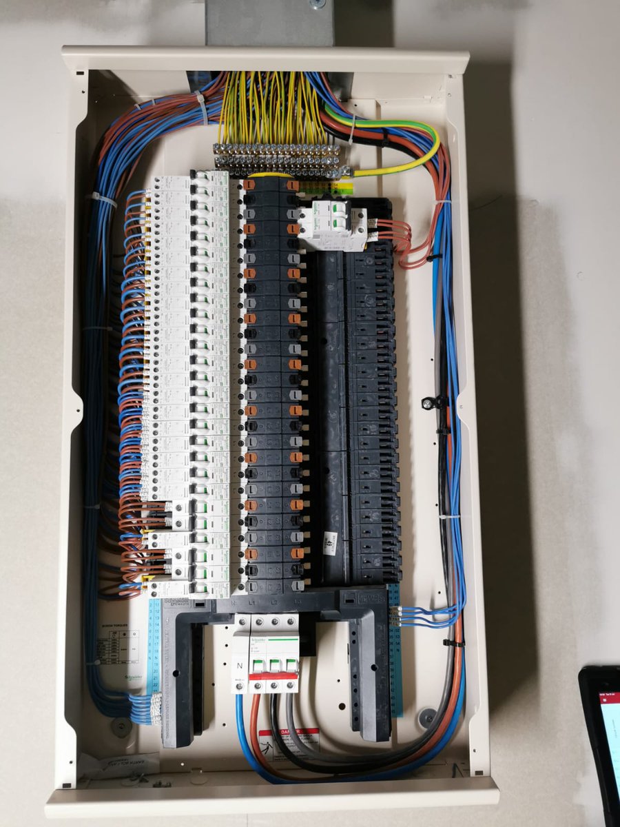 camelot_elec's tweet image. Our Apprentice first Distribution Board install. 👏 @SchneiderUK @officialNICEIC