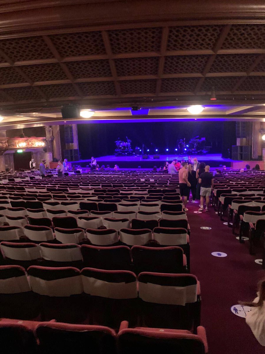 Social distancing measures at <a href="/LondonPalladium/">The London Palladium</a> for today’s pilot performance showing great initiative in the reopening of theatres 🤞🏼💜