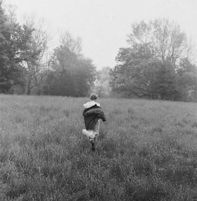 TSwiftNZ's tweet photo. 📷 | Taylor Swift for the folklore photo shoot — Images by Beth Garrabrant

(HQ’s to come soon) https://t.co/DM8DAd63WI