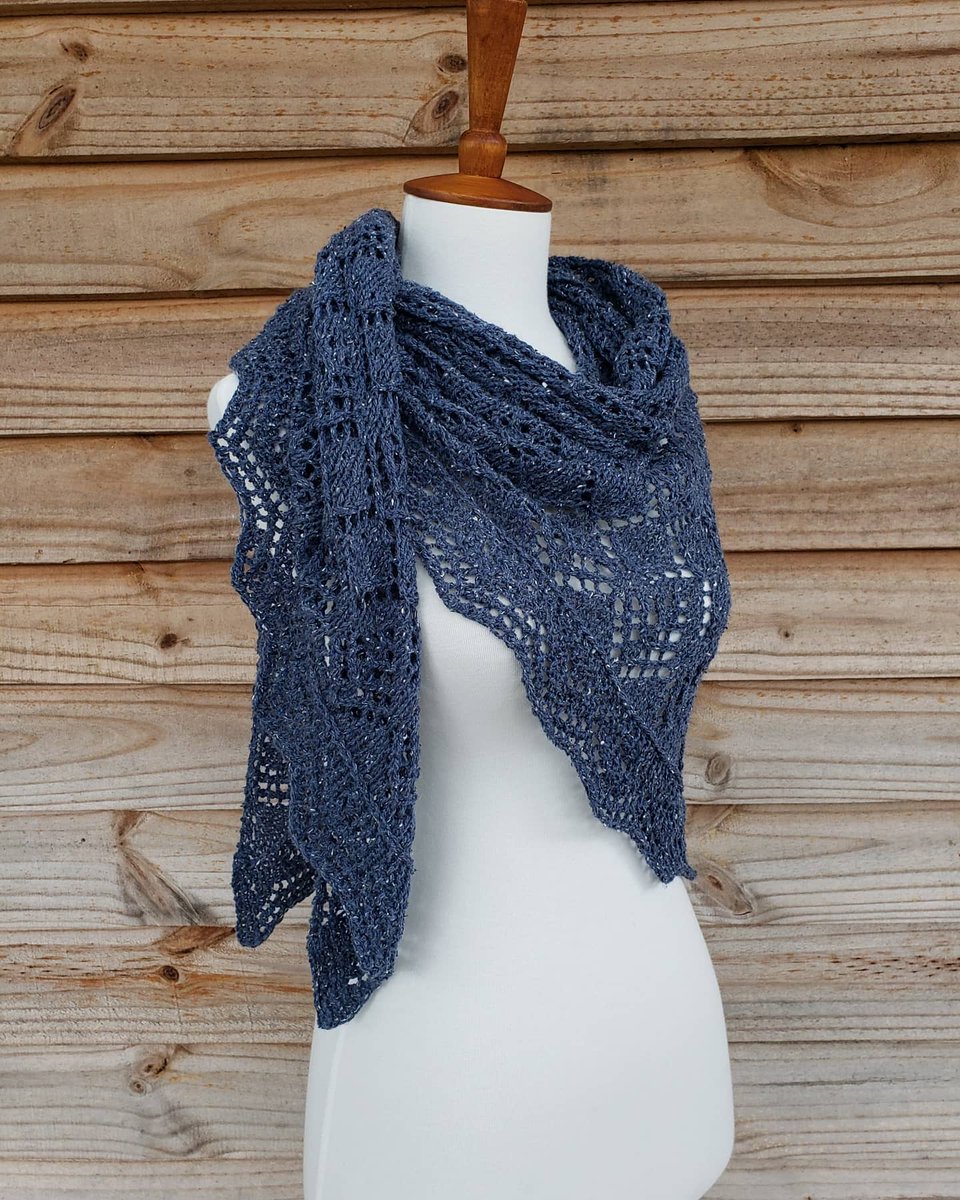 LittleNestCraft's tweet photo. Knit Denim Navy Triangle Scarf 
https://t.co/D0fvLxojy5 
#handmadeisbest #shopsmall #slowfashion #supporthandmade #newlisting #etsylisting #handknit #knitwear #handmadeaccessories #handmadefashion #supportsmallbusiness #supportlocal #navyscarf #rusticaccessories #denimscarf https://t.co/rCA6fx1Moq