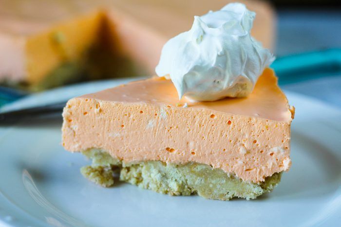 Here's another great no bake dessert -- orange creamsicle no bake cheesecake jenaroundtheworld.com/no-bake-orange…