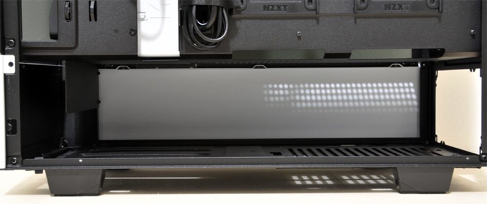 Nzxt Japan 個体差でネジが凄く固くなってしまっている製品があるようです 申し訳ありません 持ち手が大きくて太いドライバーを使っていただいて ネジの方向に強く かなり 押しながら回していただくと緩めることができます 今さらではあると思います