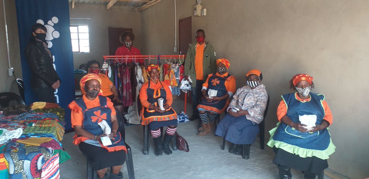 Sbu14's tweet photo. To commemorate #Mandela, Sasolburg Operations and GCTOC treated the elderly in Zamdela with Spur burgers. Everyone also received a mask to be safe during the COVID-19 pandemic. @SasolSA @oostenjp @NSheobalak @KarinFourie310 @Elsabe_Ras https://t.co/RS95UKuALC