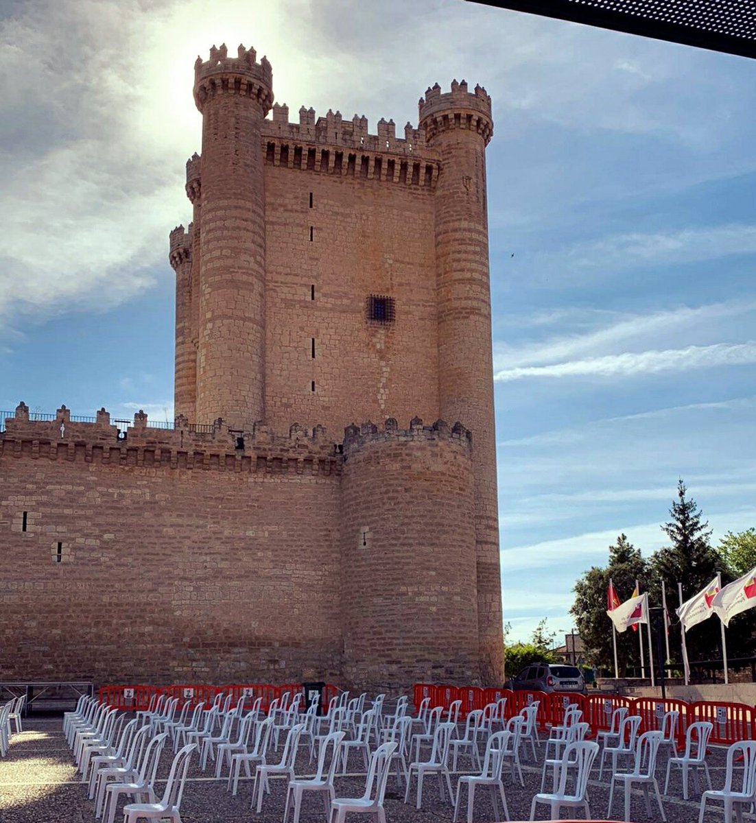 TrioATempo's tweet photo. Hoy tocamos nuestro concierto basado en la mejor música de cine bajo la sombra del castillo de @AytoFuensaldana a las 19h. ¡No os lo podéis perder! https://t.co/Xzw0ZX2VGI