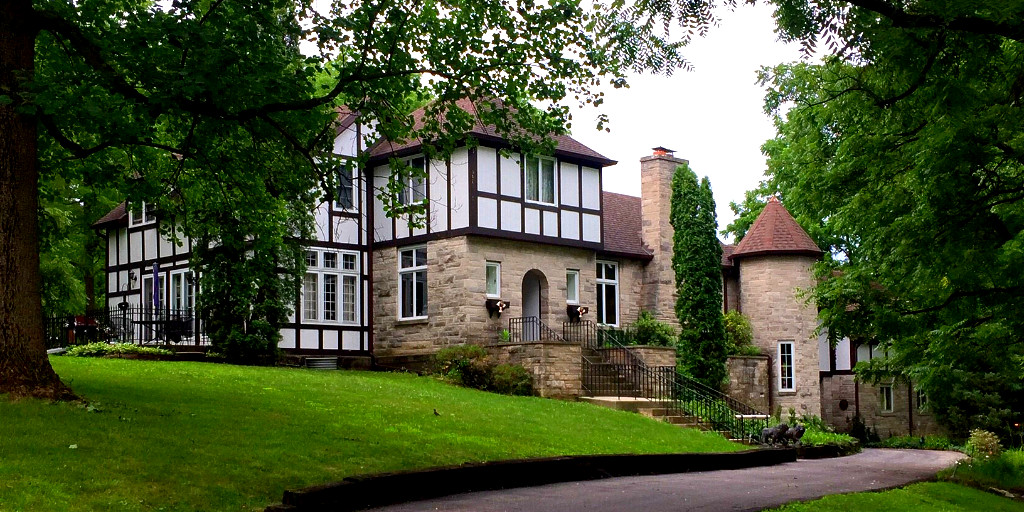 MontgomeryIL's tweet photo. 🏰 This Throw Back Thursday you can observe the Montgomery castle located at Mill St. &amp; Montgomery Rd. Originally built in 1899 it was purchased in 1925 by Franklin Stark @ age 19. Franklin served in WWII &amp; upon his return turned his home into a castle. #MontgomeryIL https://t.co/1W6P6pwJDR
