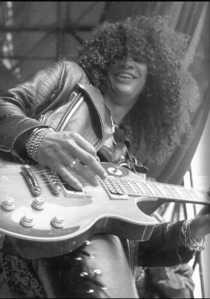 Today the legend turns 55. Happy F’n Birthday, boss! Thanks for all ♥️🤘🇧🇷 <a href="/Slash/">Slash</a>
#HappyBirthdaySlash