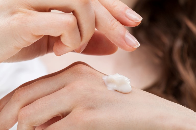 Cosnatural's tweet photo. If your hands are dry and rough, we would recommend to use hand mask (f.e Natura Siberica Frost Berries Nourishing Hand Mask) which can deliver more intense hydration and allow soothing ingredients extra time to really calm irritated skin Shop here: https://t.co/KaT3H2rOXH https://t.co/Oz2oOuyssO