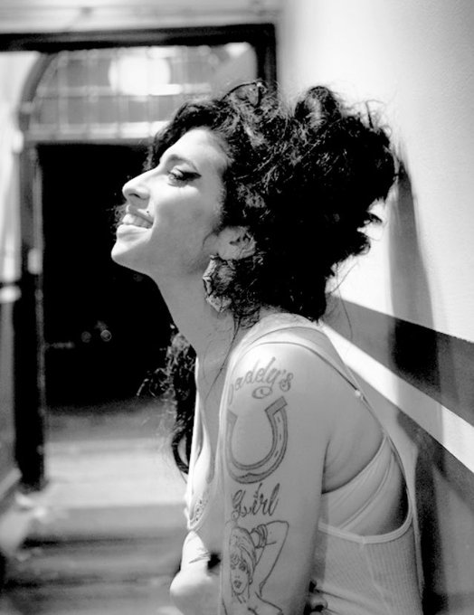 forget about katy perry, taylor shit, blah blah..  This is what an authentic female artist/musician looks<a href="/tag/amywinehouse"class="tags"><span>#amywinehouse</span></a>