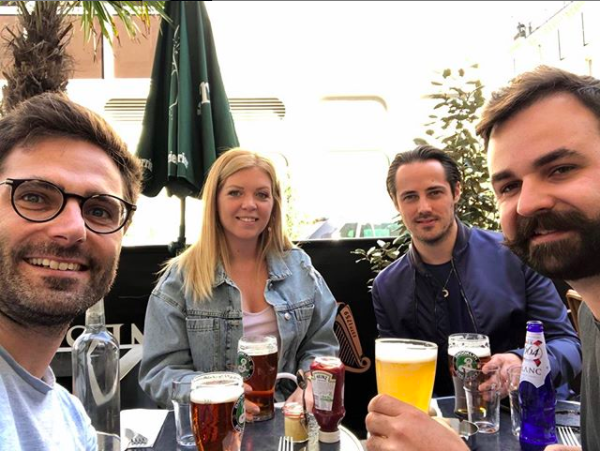 Premier placement d’Amandine, félicitations ! Et comme le veut la tradition... 🍻 #datarecrutement #recrutement #team #paris #congrats #rituel #enjoy #tradition