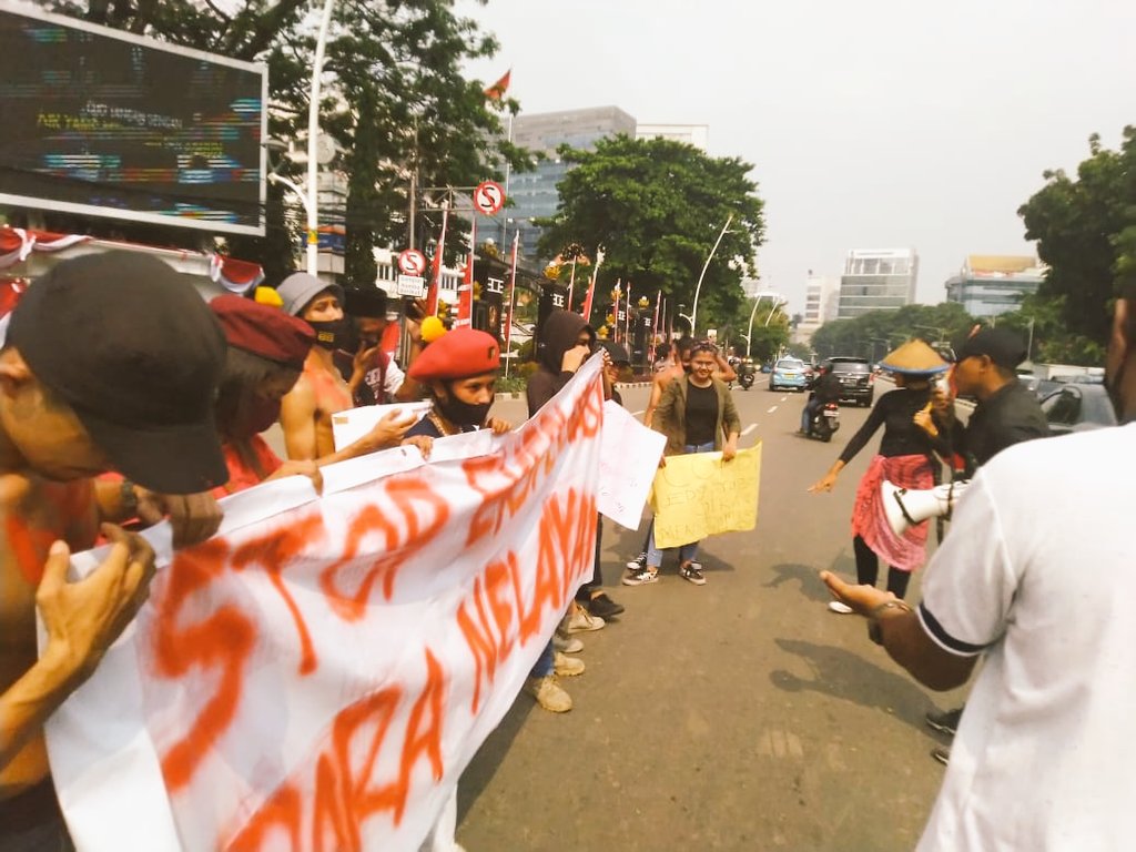MelanesianPeop1's tweet photo. #tolakeksporbenihlobster
#savenelayan
#wujudkankedaulatankelautan
@susipudjiastuti
@pmkrijakpus
@KatolikG
Bapak @Edhy_Prabowo Seolah-olah dengan kebjikan barunya itu mensejahterakan kehidupan nelayan dan biota laut. https://t.co/7DZreIRHrx