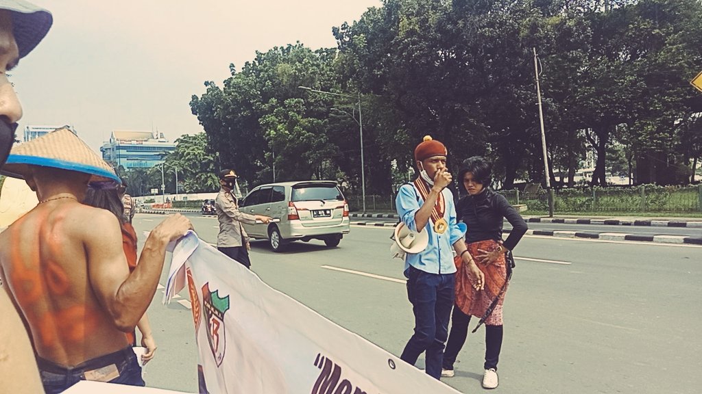 MelanesianPeop1's tweet photo. #tolakeksporbenihlobster
#savenelayan
#wujudkankedaulatankelautan
@susipudjiastuti
@pmkrijakpus
@KatolikG
Bapak @Edhy_Prabowo Seolah-olah dengan kebjikan barunya itu mensejahterakan kehidupan nelayan dan biota laut. https://t.co/7DZreIRHrx