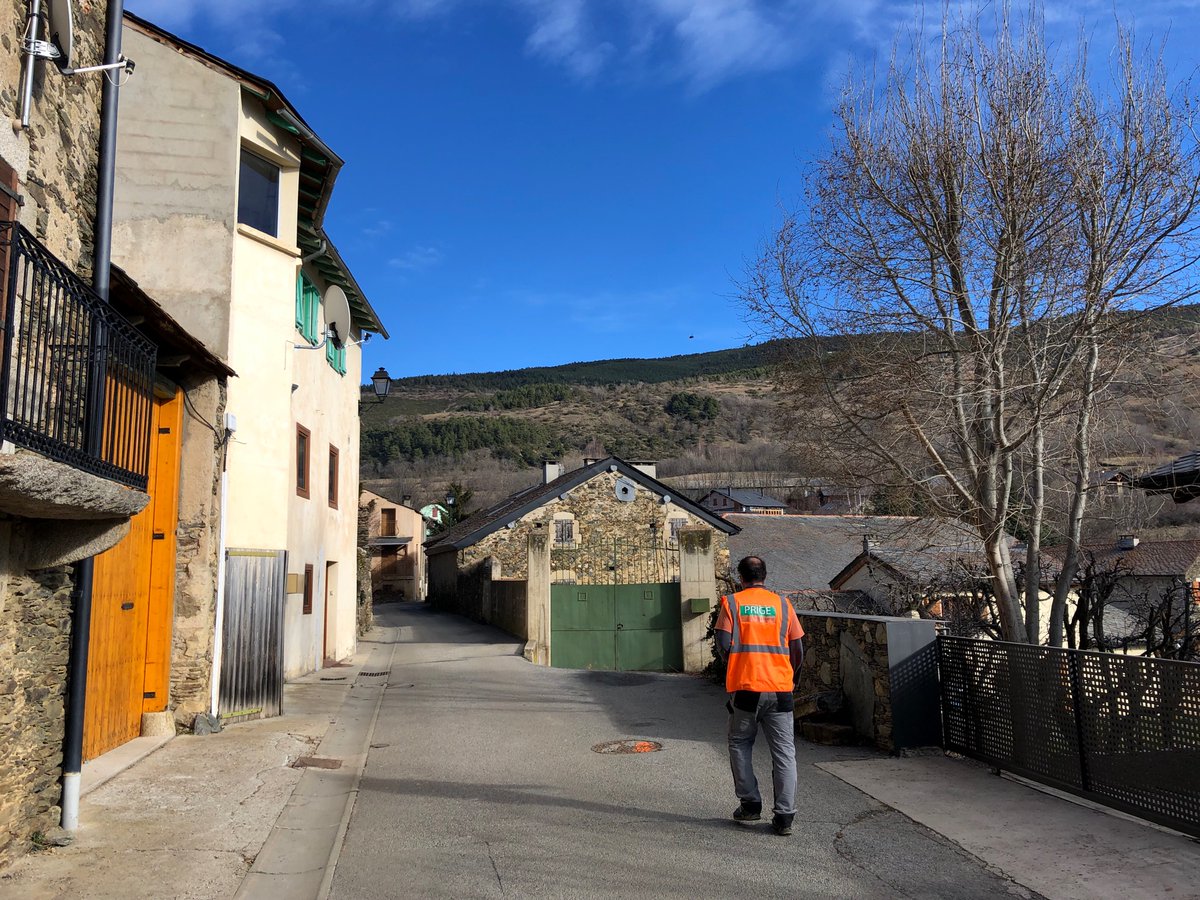 RicardMoren's tweet photo. @TdePaisatge #hamlets research @UABBarcelona:
NAHUJA commune #PyrénéesOrientales #France:
73 inhabitants (INSEE2014) including 12 born abroad:
6 #immigrantWomen & 6 #immigrantMen
#micropobles #RURALimmigration #RuralEUROPE
#Naüja #Nahuja #Cerdanya #Cerdagne
See: https://t.co/DVknoan9Rk
📷2020 https://t.co/ZZqVKbaCkw