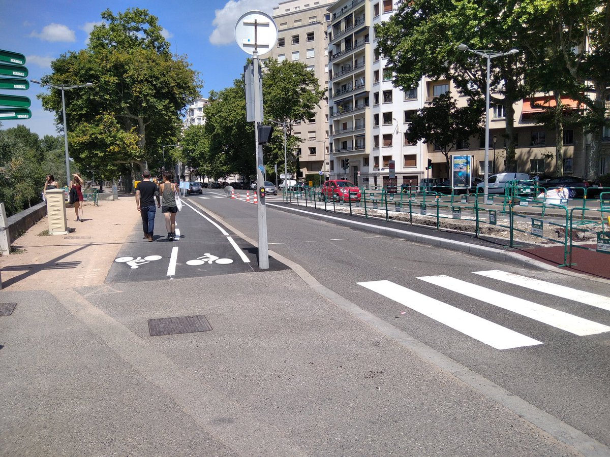 LyonAVelo's tweet photo. Quai de Serbie - pont de Tassigny :
C'est tout frais et on a la plaaaaace 🤩 https://t.co/aKBopUMgRV