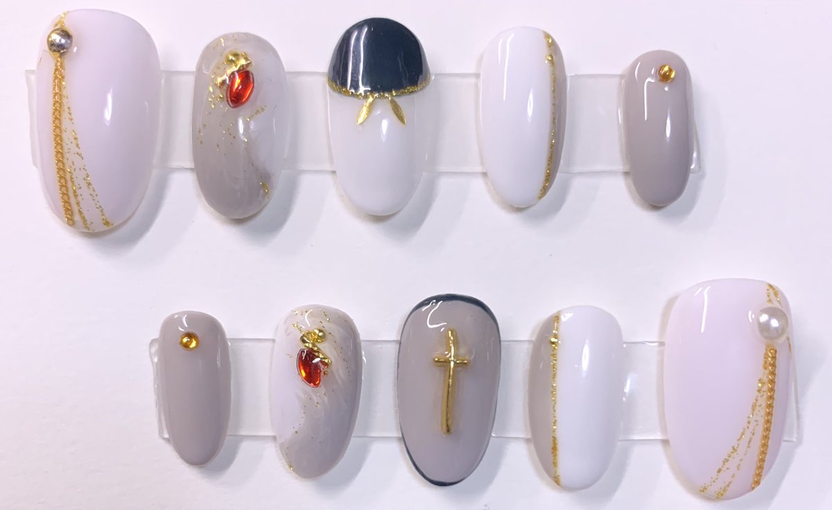 ひより 刀剣乱舞 鶴丸国永モチーフ 交換用に 初めてチェーンパーツ使った 存在感なかなかあるのでは 人差し指羽っぽくゆらゆらニュアンスにしました わりとシンプル 刀剣乱舞ネイル セルフジェルネイル セルフネイル セルフネイル部