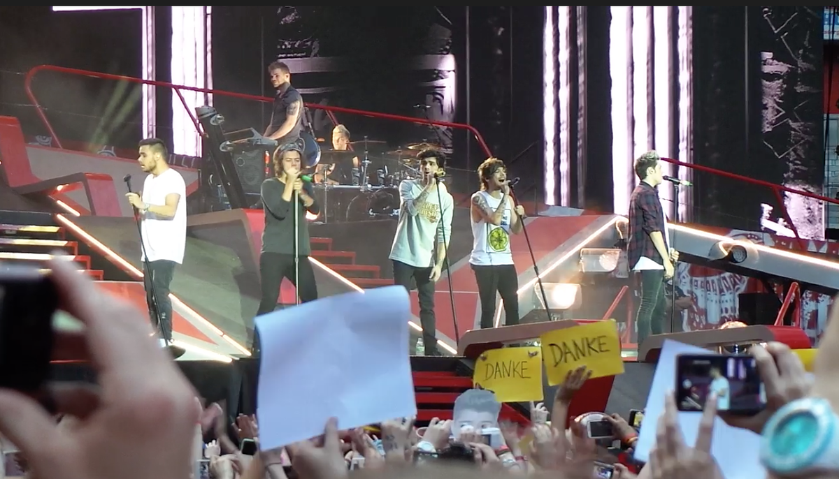 isitrojan's tweet photo. #10YearsOfOneDirection i miss this so much!! @Louis_Tomlinson @Harry_Styles @NiallOfficial @LiamPayne @zaynmalik https://t.co/RnVSCeFYRm