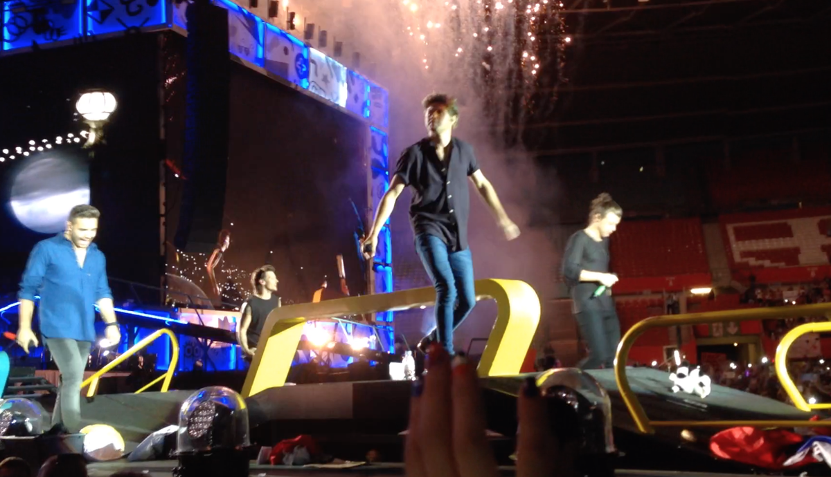 isitrojan's tweet photo. #10YearsOfOneDirection i miss this so much!! @Louis_Tomlinson @Harry_Styles @NiallOfficial @LiamPayne @zaynmalik https://t.co/RnVSCeFYRm