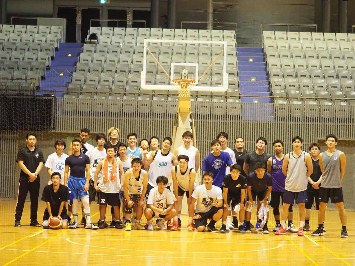 TokyoDrift54's tweet photo. バスケが出来る環境に感謝🙏🏼
今日は @sagamihara_process さんが行ってる #PROCESS_DAY に参加させて頂きました！プロから、ストリート、大学生もいっぱいいて最高な1日になりました。今日はまだDAY1、明日も楽しんでいきたいと思います！
@utah_kusano25 誘ってくれてありがとう😎🤟🏻💯🔥🏀
#WeHere https://t.co/l5KS17ymYZ