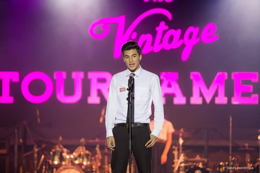 Lanjut..oh ini harusnya di awal yaa.. Pengenalan diri.. Assalamu'alaikum Saya gulf kanawut, Mohon dukungannya yaa pemirsa ..