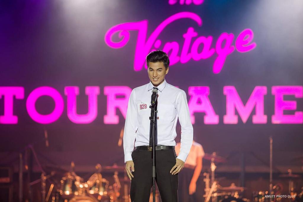 Lanjut..oh ini harusnya di awal yaa.. Pengenalan diri.. Assalamu'alaikum Saya gulf kanawut, Mohon dukungannya yaa pemirsa ..