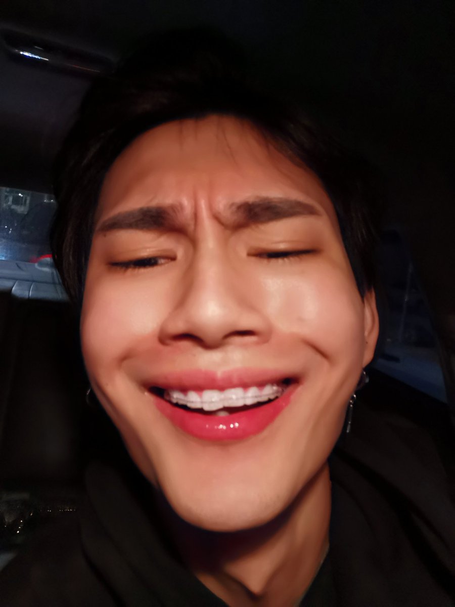 pavelphoom's tweet photo. 😭 https://t.co/4iFwpiYF8w