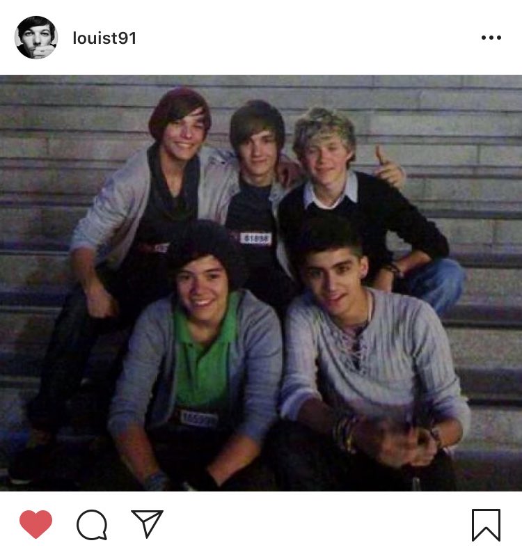 portallouisbr's tweet photo. INSTAGRAM | Louis via publicação 

“Nossa primeira foto juntos. As memórias que compartilhamos foram incríveis. Não posso acreditar que já faz 10 anos. Olho para trás incrivelmente orgulhoso. Obrigado por tudo rapazes e amo vocês fãs como sempre x” #10YearsOf1D https://t.co/PHNT9qTbYI
