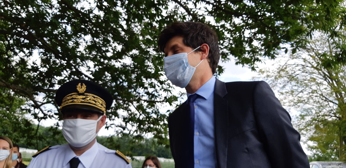Le ministre de l'agriculteur Julien Denormandie est arrivé en Corrèze 

Il visite une exploitation arboricole à Perpezac-le-Noir avant de filer à Sioniac pour une autre où on produit du veau de lait élevé sous la mère