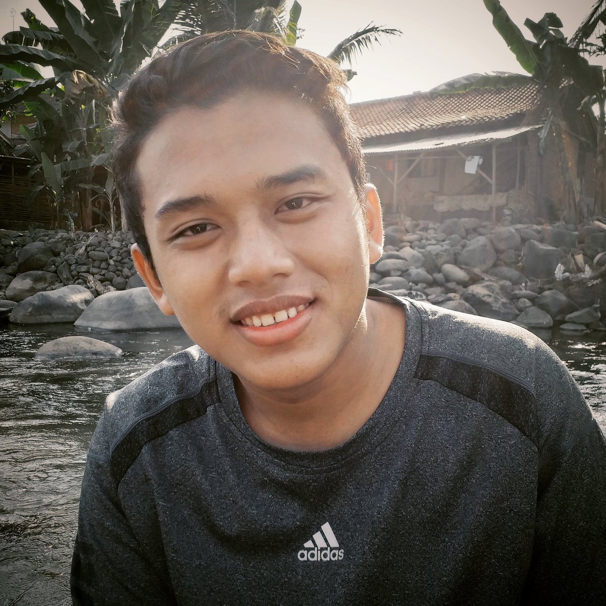 SofyanAlAzhar3's tweet photo. Kecil nya begini #gedenya bismillah  orang sukses https://t.co/BRVbcGZ5sb