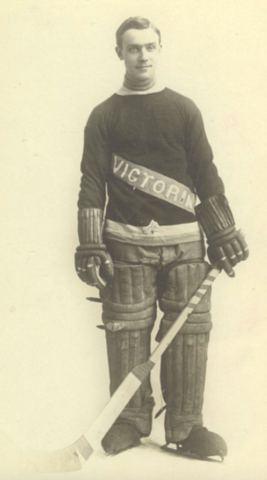 IfJimDontKnow's tweet photo. July 23, 1881 (139 yrs today), #BertLindsay, former #RenfrewCreameryKing & #RenfrewMillionaires goaltender, as well as #MontrealWanderers & #TorontoArenas, born @ Bellwood, ON. Father of Ted. Passed away @ Sarnia, ON on November 11, 1960 at age 79. https://t.co/aEyxyq5s3q