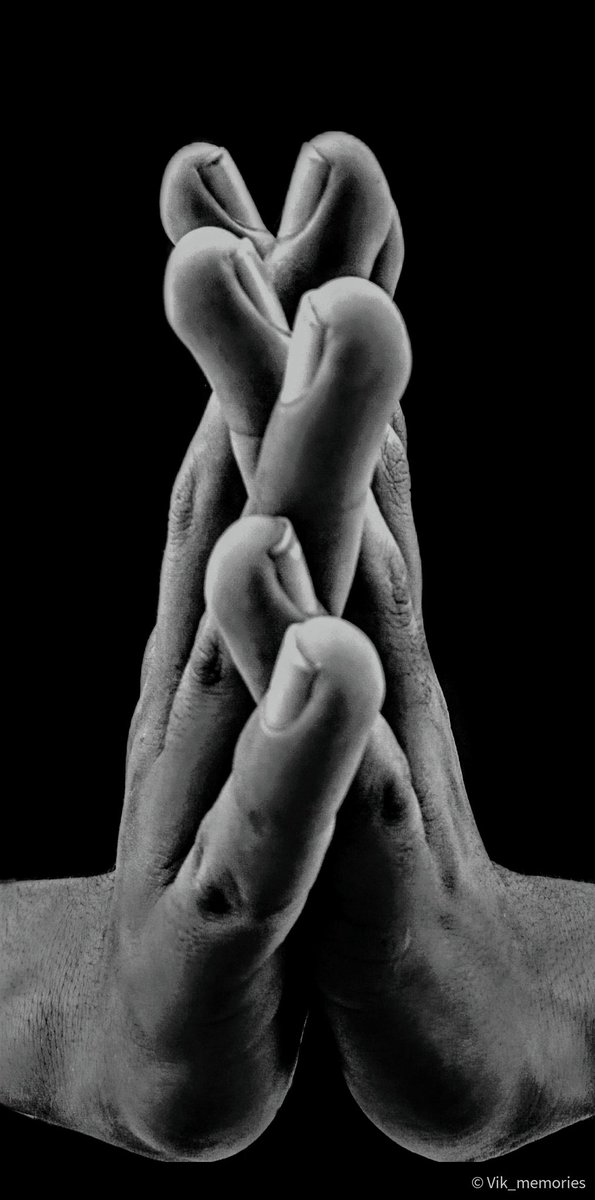 vikcreatives's tweet photo. The helping hand .. #oppoindia
#opposhot #lightroompresets #adobelightroom #blackart #BlackLivesMattermovement
#blackandwhitephotography #photosensation #shutterbugindia #worldphotography
#worldbestphotography https://t.co/NNvd1yE8Ha