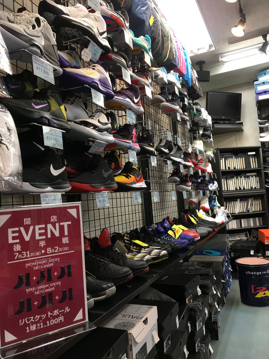 back_dunk's tweet photo. 閉店セール初日たくさんのご来店ありがとうございました✨
明日も元気よく皆様のご来店お待ちしております🙇♂️
⚠️先着100名様のエコバッグは大盛況につき初日で終了致しました🙇♂️
#閉店セール
#開催日7/23〜8/2
#目玉はシューズ半額残り僅か
#後半イベント有り
#BACKDUNK https://t.co/7oL8gMzcDM