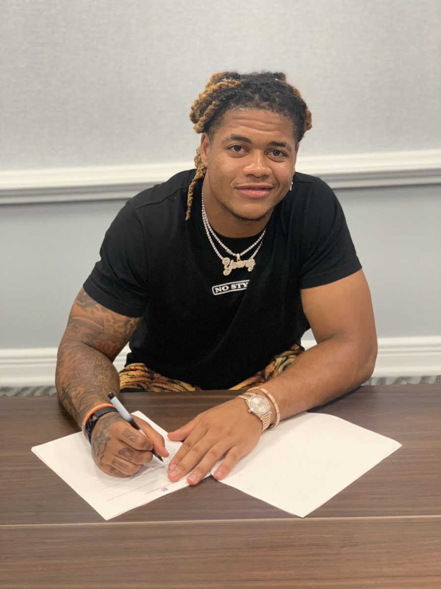 DriveTheLanePod's tweet photo. Congrats to Chase Young for signing his rookie deal today💰💵 @youngchase907 

WE’LL GIVE AWAY 1 CHASE YOUNG JERSEY OF YOUR CHOICE IF WE HIT 1000 FOLLOWERS BY THE END OF THE DAY TOMORROW. (1 winner)

- Like, RT and follow us to be eligible 

(new episodes coming soon 👀) https://t.co/9pzibp3Z5N