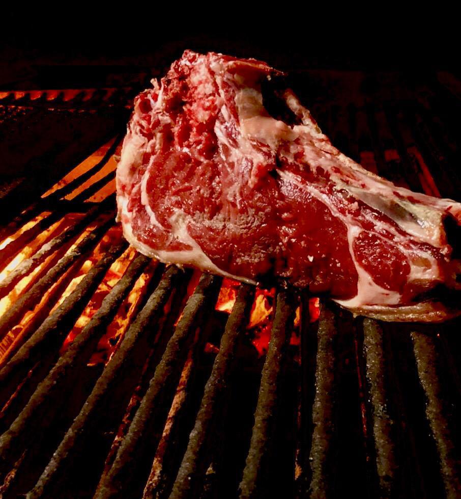 AlbercaRest's tweet photo. Por que, a veces, el placer puede ser tan simple como la combinación de un buen @JosperOfficial, la mejor carne de la zona y el saber hacer de nuestro chef, Mario Clemente. https://t.co/eoBjUTTb6p
