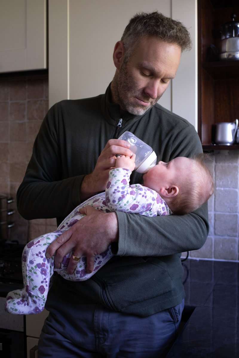 grainphotohub's tweet photo. Tonight from 8PM as part of the @East_Mts_West #InstagramLive #InConversationSeries Photographer #MarkHobbs will be talking about his practice & ongoing project looking at Dads who are the majority child-carer in their family.
Link - https://t.co/xl0DZLMKsO https://t.co/QwzM5P0puu