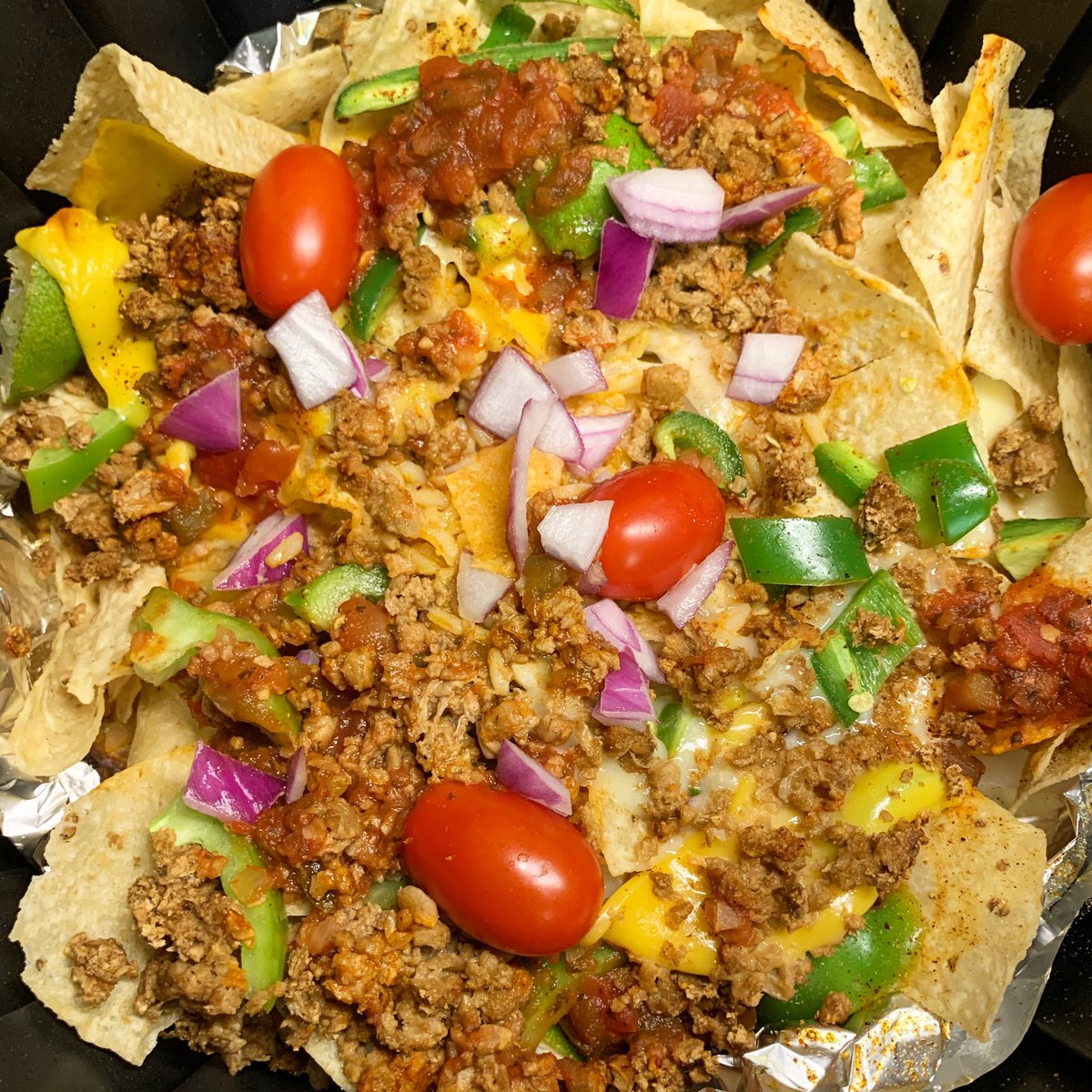 NicholasLDean's tweet photo. Bomb ass nachos https://t.co/C6FEplXMad