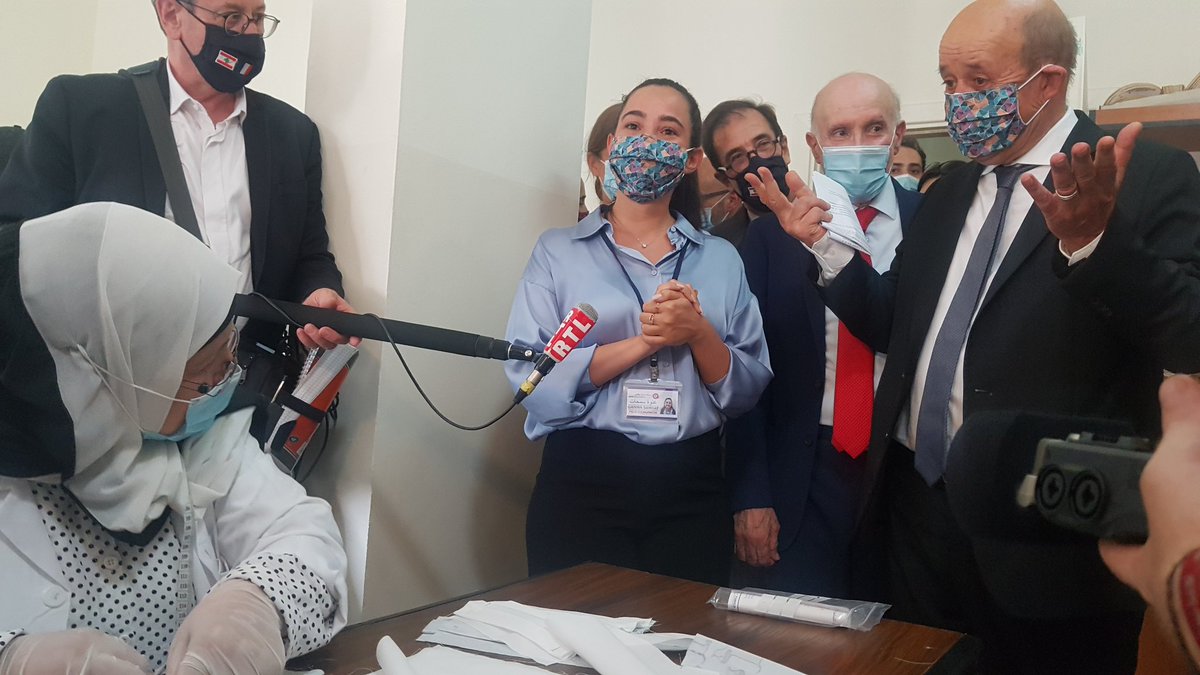AmbaFranceLiban's tweet photo. Visite du ministre @JY_LeDrian au centre social de @AmelNGO, partenaire de l'@AFD_France pour le soutien des populations vulnérables et la réduction des tensions entre les communautés.

#LeDrianLb 🇫🇷🇱🇧
#FranceLibanEnsemble https://t.co/AHpQyxIwIr