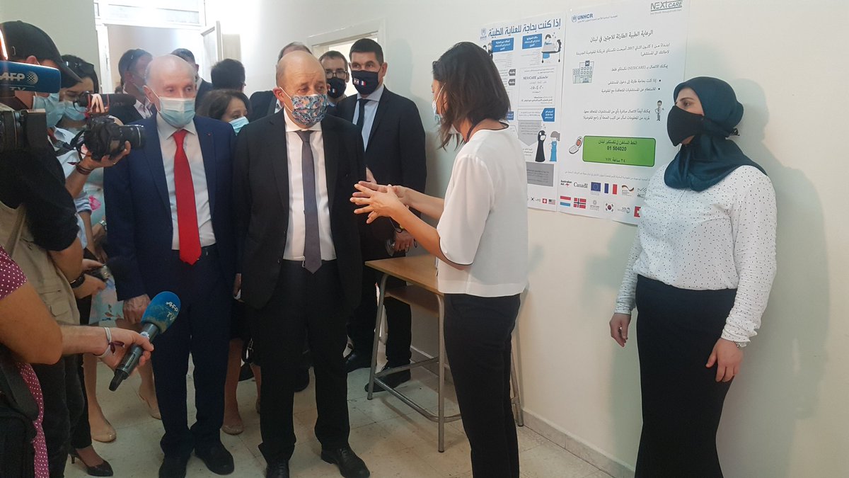 AmbaFranceLiban's tweet photo. Visite du ministre @JY_LeDrian au centre social de @AmelNGO, partenaire de l'@AFD_France pour le soutien des populations vulnérables et la réduction des tensions entre les communautés.

#LeDrianLb 🇫🇷🇱🇧
#FranceLibanEnsemble https://t.co/AHpQyxIwIr