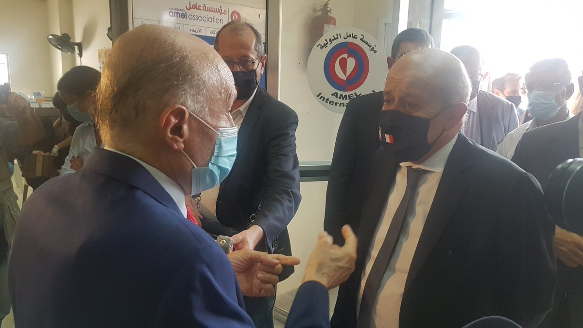 AmbaFranceLiban's tweet photo. Visite du ministre @JY_LeDrian au centre social de @AmelNGO, partenaire de l'@AFD_France pour le soutien des populations vulnérables et la réduction des tensions entre les communautés.

#LeDrianLb 🇫🇷🇱🇧
#FranceLibanEnsemble https://t.co/AHpQyxIwIr