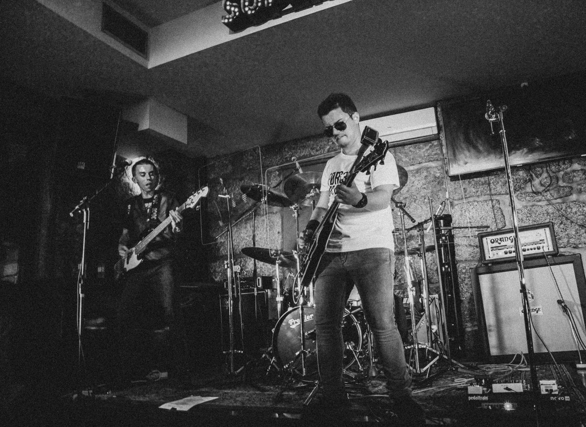 Introducing our brand new single #DarkestWinter! 

Put your horns up listen on Spotify 🤘👉 bit.ly/LOUZADASP