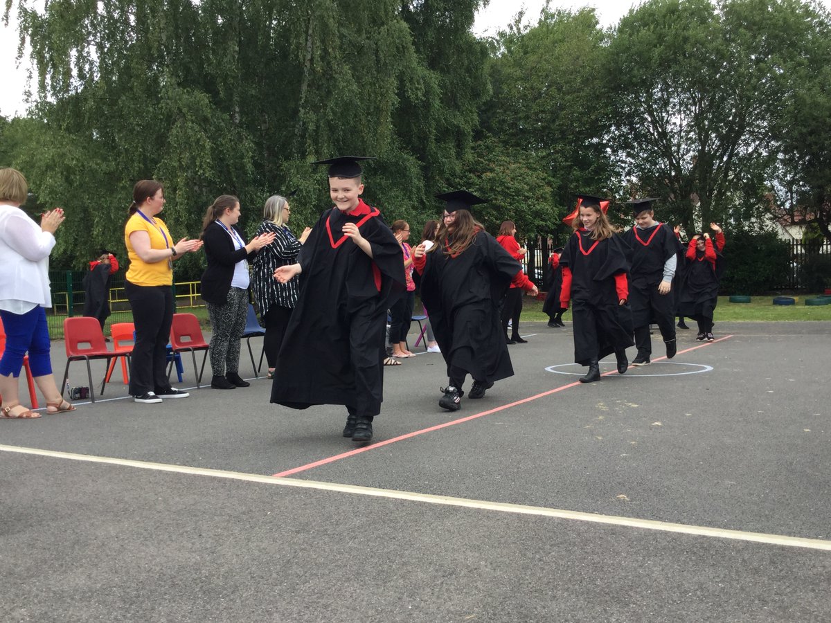 SpringfieldDLT's tweet image. Springfield Academy Graduation 2020, Al Fresco!
Spirit of Springfield Winners Kellie-Marie Conteh and Harrison White.