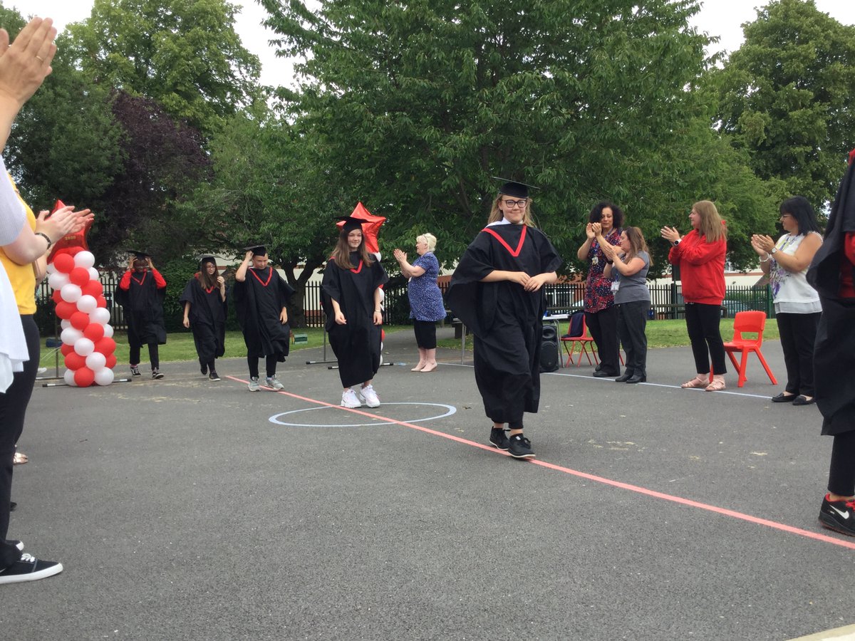 SpringfieldDLT's tweet image. Springfield Academy Graduation 2020, Al Fresco!
Spirit of Springfield Winners Kellie-Marie Conteh and Harrison White.