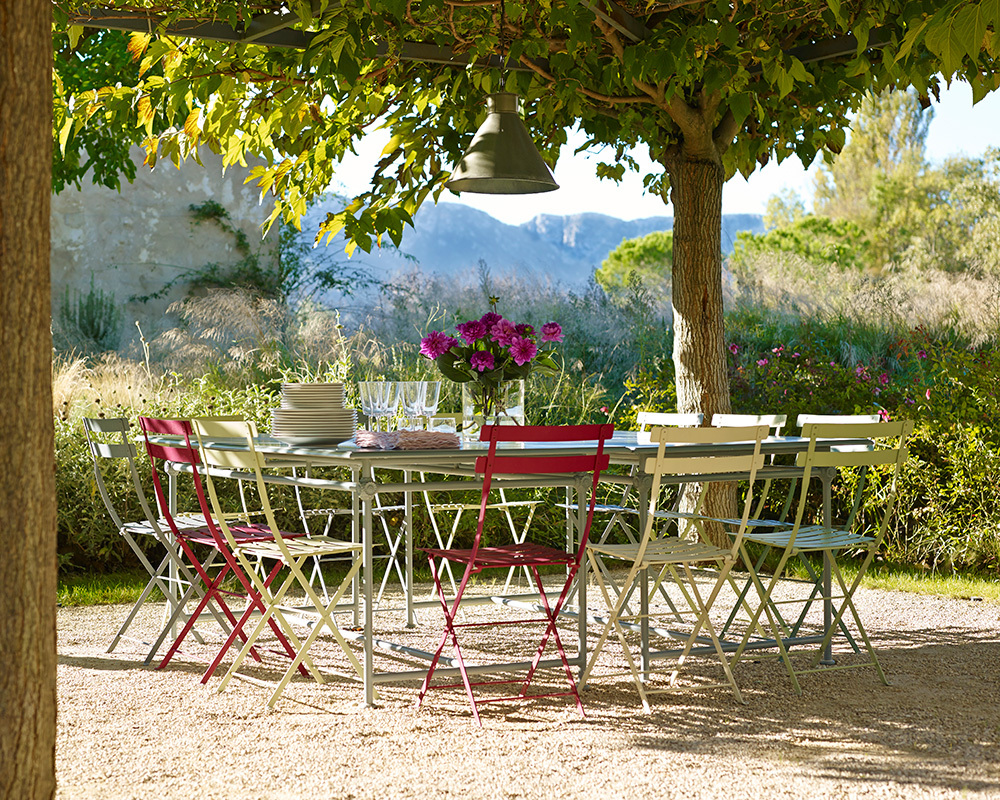 homesandgardens's tweet photo. Outdoor dining ideas for stylish summer entertaining https://t.co/wWlLRmSXjm https://t.co/hIEFxVAmNR